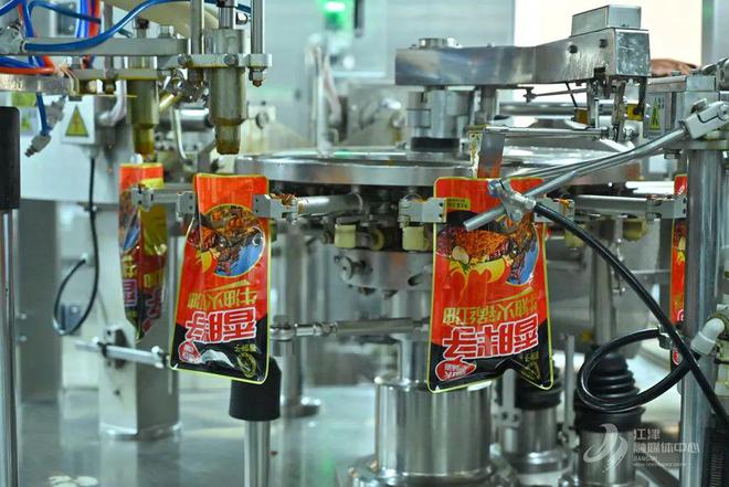 味 匠心熬就“味滋香”麻将胡了2一勺底料烹百(图8)