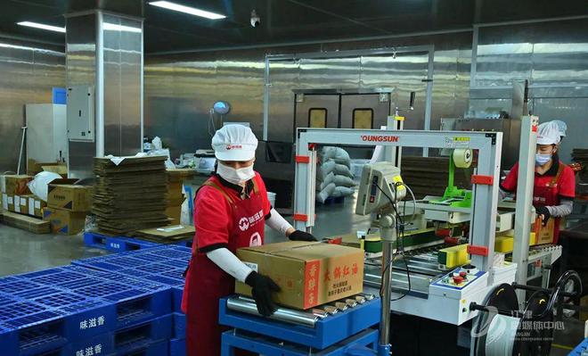 味 匠心熬就“味滋香”麻将胡了2一勺底料烹百(图9)